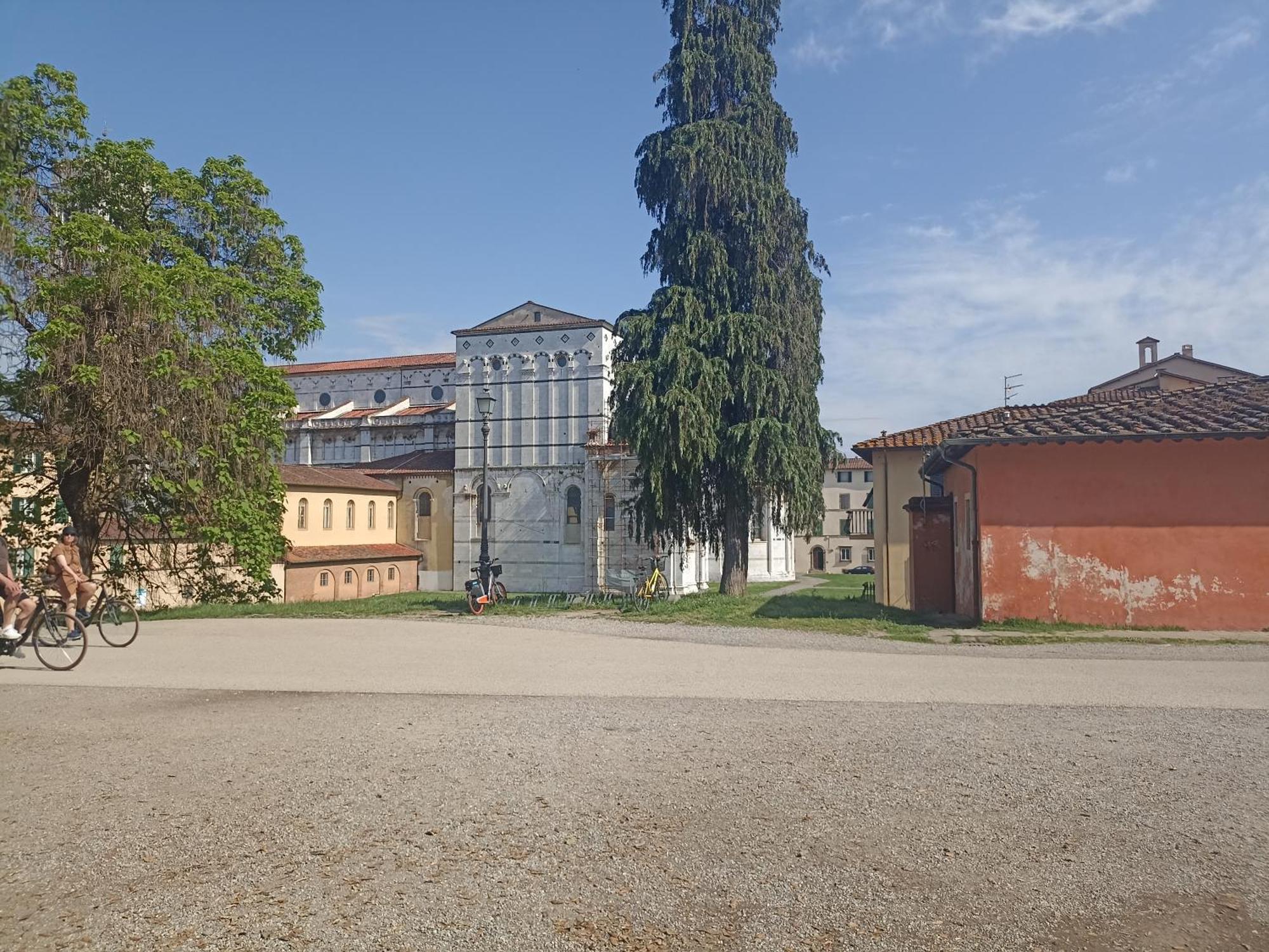 Gem In The City Center Of Lucca With Air Conditioning - Exclusive Ground Floor House Inside The Walls Close To Botanical Garden And Piazza San Martino Villa Esterno foto